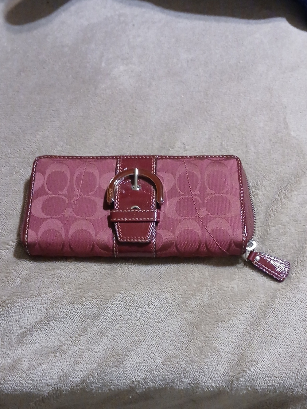 Coach Soho Buckle-Trim Signature Zip Wallet in Burgundy